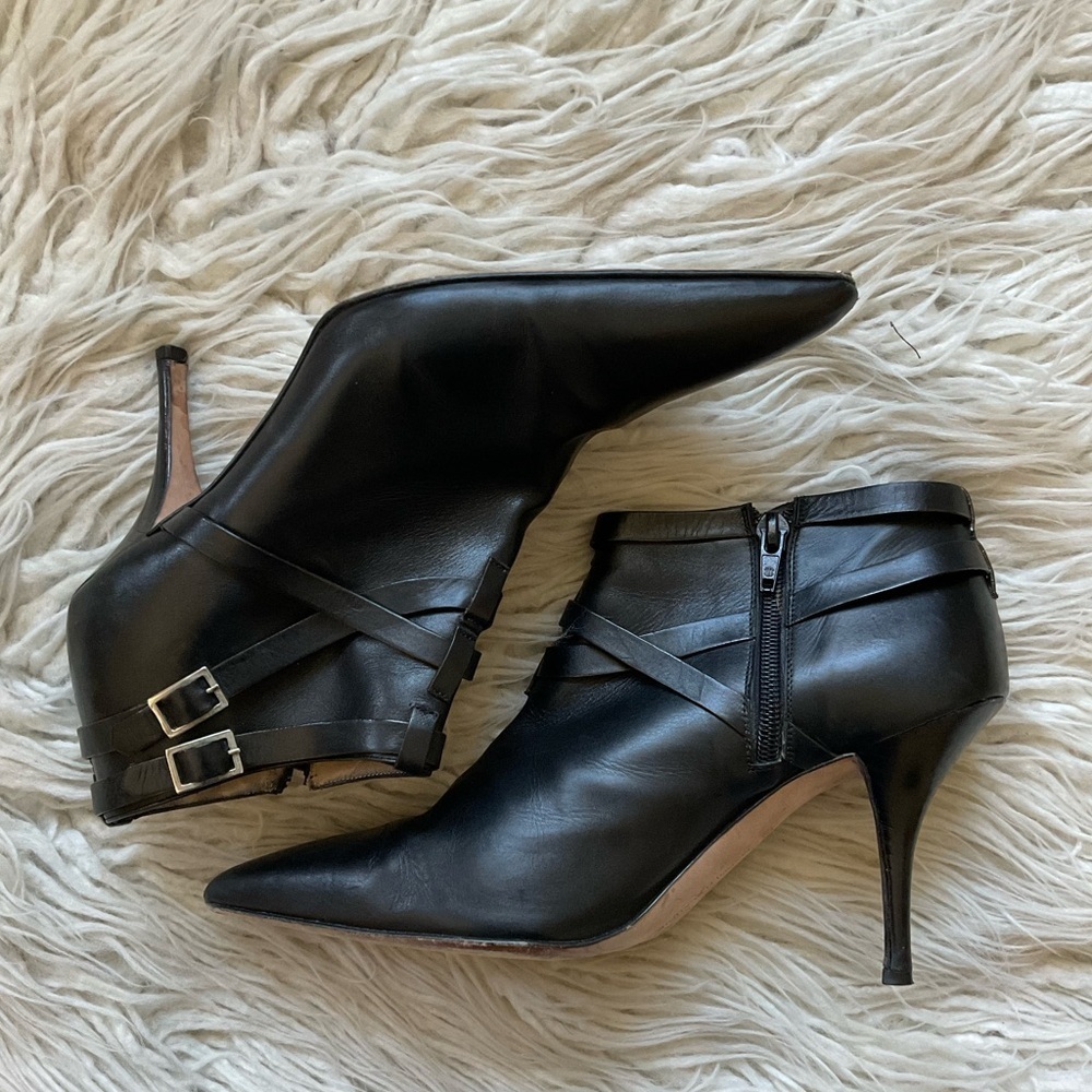 Manolo Blahnik Black Leather Pointed Toe Heeled Buckle Strappy Ankle Boots 38.5